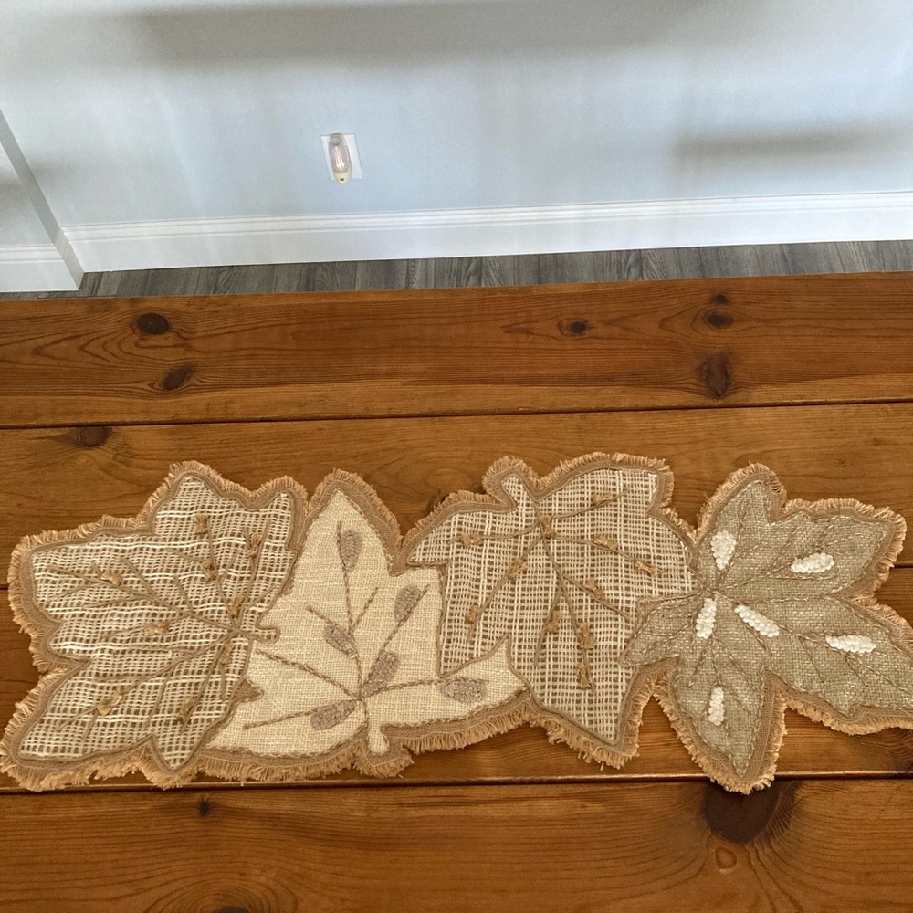 Table runner - fall leaves